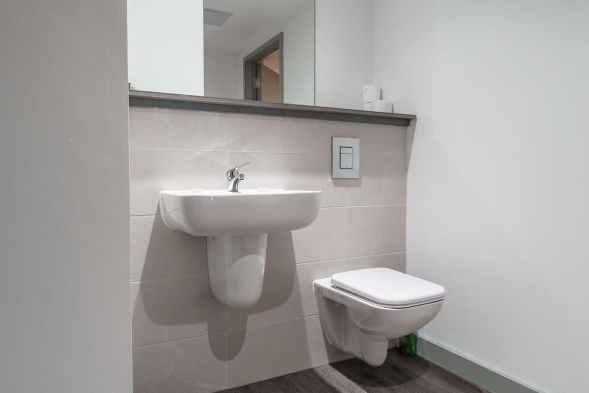 Modern 1 Bed Apartment In Liverpool Centre المظهر الخارجي الصورة